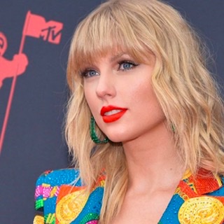 Compie 30 anni Taylor Swift, la reginetta del pop