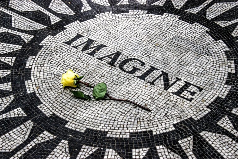 8 dicembre 1980: John Lennon viene assassinato