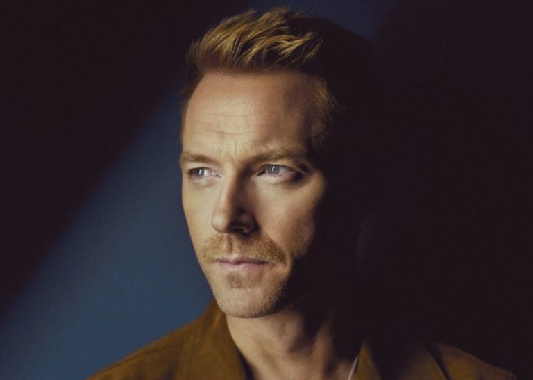 Ronan Keating pubblica “Little Thing Called Love”