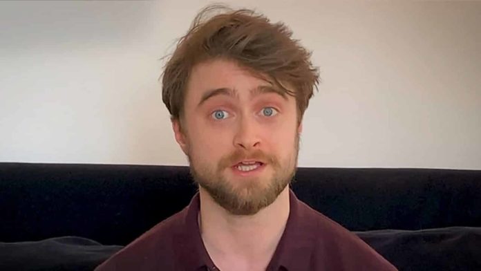 Daniel Radcliffe delizia i fan con la lettura di video di Harry Potter