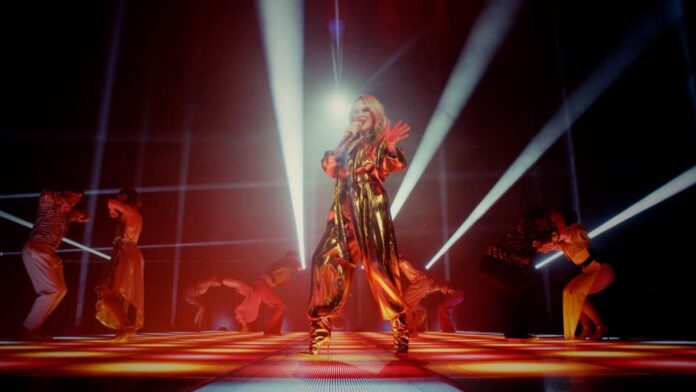 Kylie Minogue sulpalco, anni dopo la morte di Prince