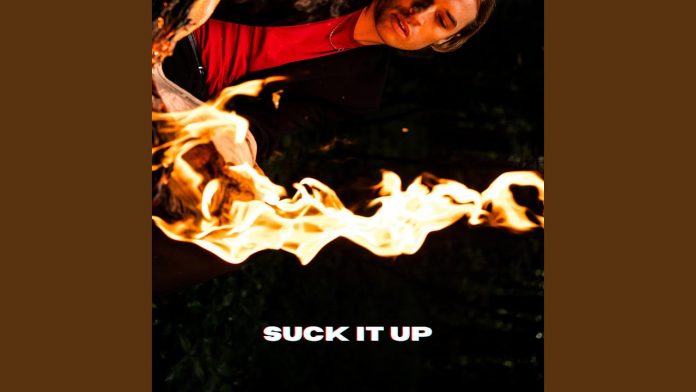 Suck it Up è il nuovo singolo di Edward Sansom