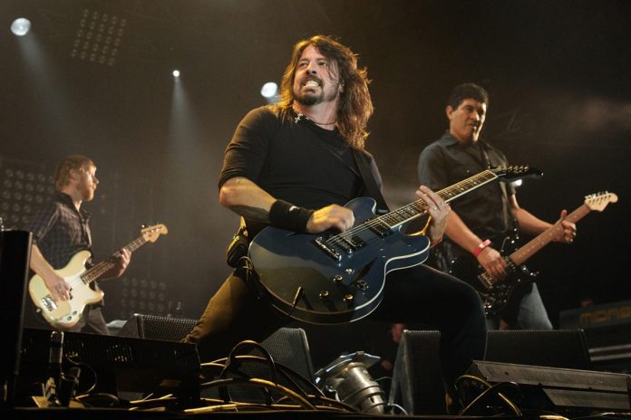 I Foo Fighters hanno suonato alla cerimonia di induzione della Rock n Roll Hall of Fame