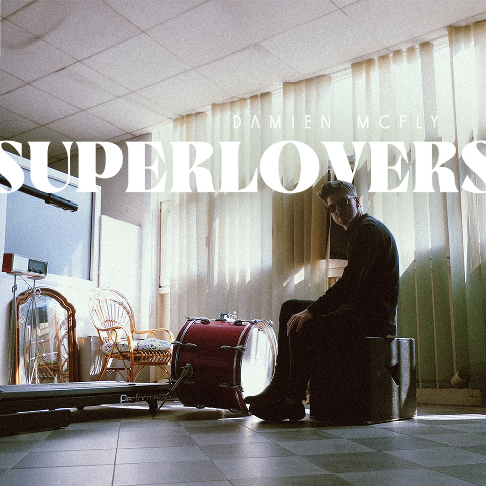 Damien McFly dal 3 maggio è fuori con il nuovo singolo “superlovers”