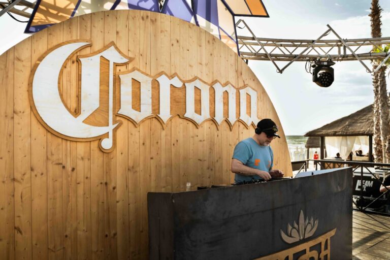 CORONA SUNSETS SESSIONS, 12 luglio a Firenze con i DIROTTA SU CUBA e MANITOBA