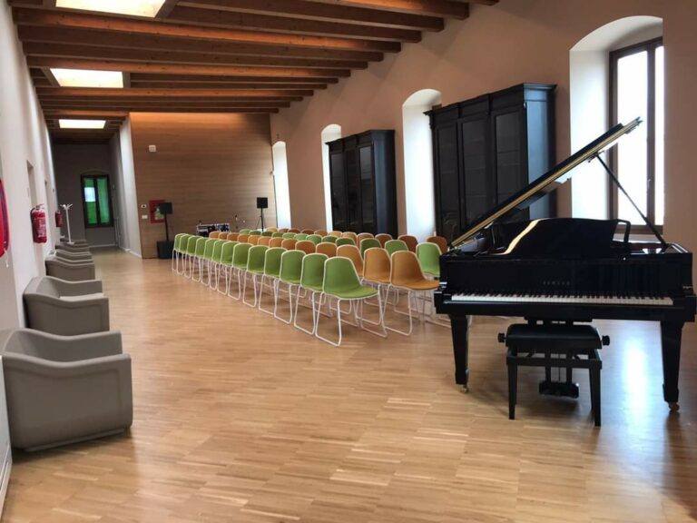 Il Palazzo della Musica di Molfetta, Dove i Giovani Artisti Incontrano il Successo